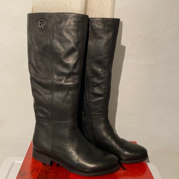 Beautiful tall leather boots with side zipper size 39 / 8.5 new but no tags - Picture 1 of 6